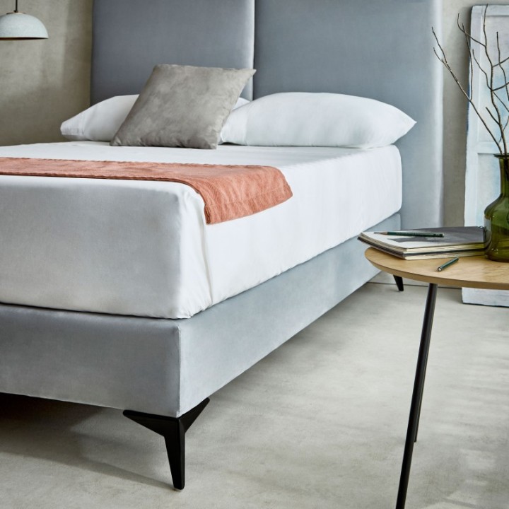 Cama Tapizada Diamond | Patas Negro Mate