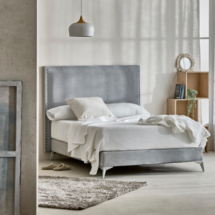 Cama Tapizada Diamond | Patas Cromadas Y Black Niquel