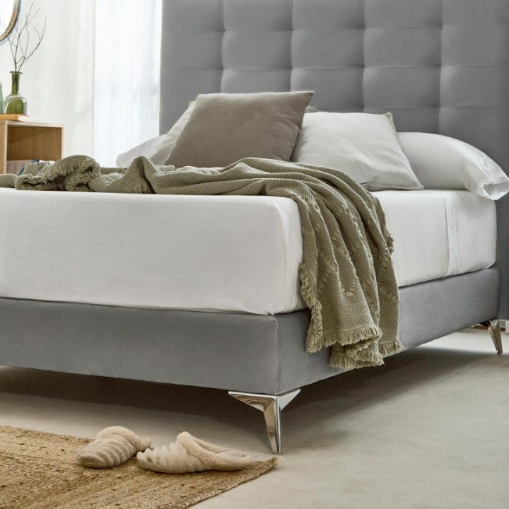 Cama Tapizada Diamond | Patas Cromadas Y Black Niquel